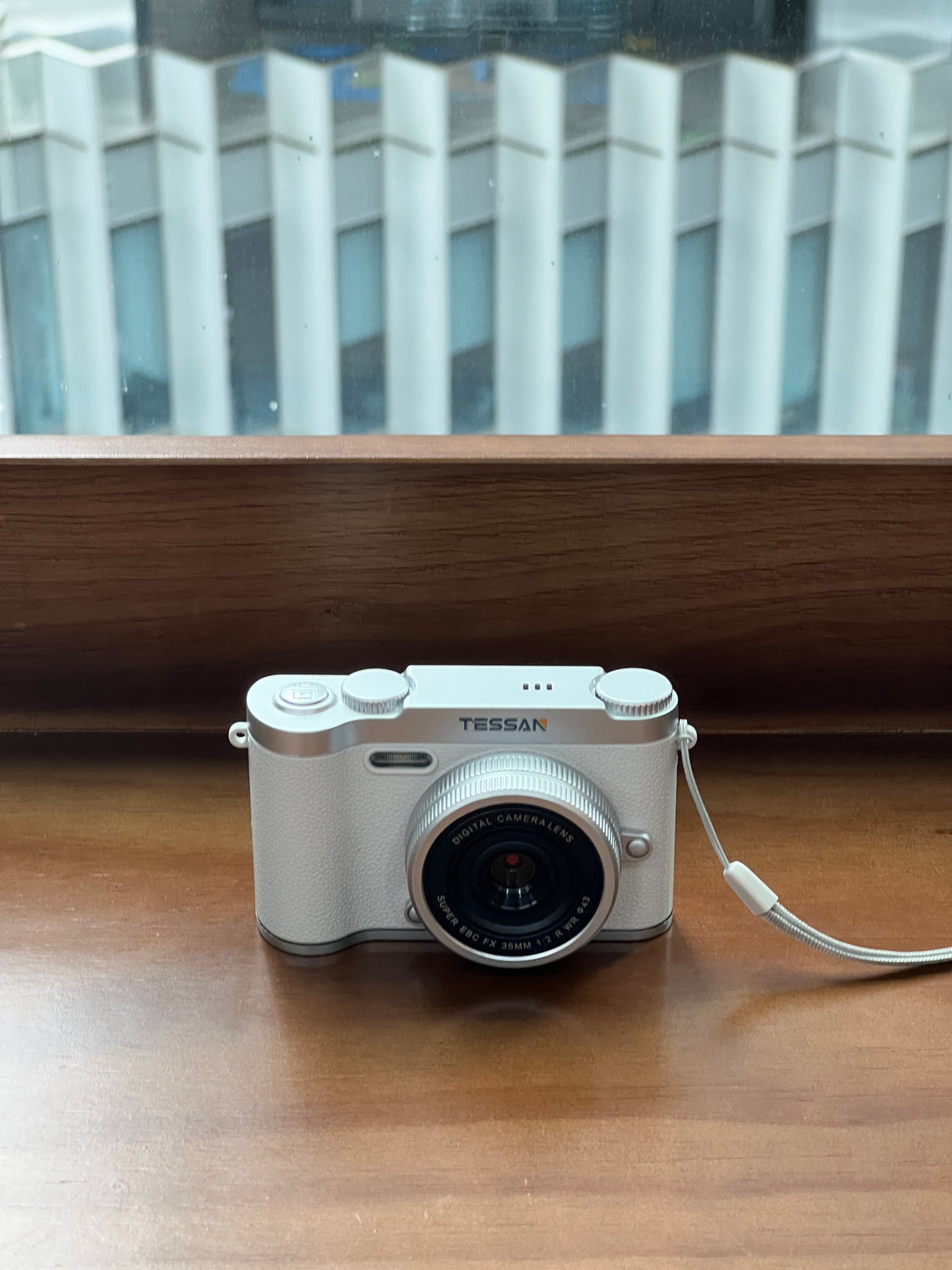 TESSAN Retro Dual-Camera Digital Camera with Photo Transfer for Everyday Photography