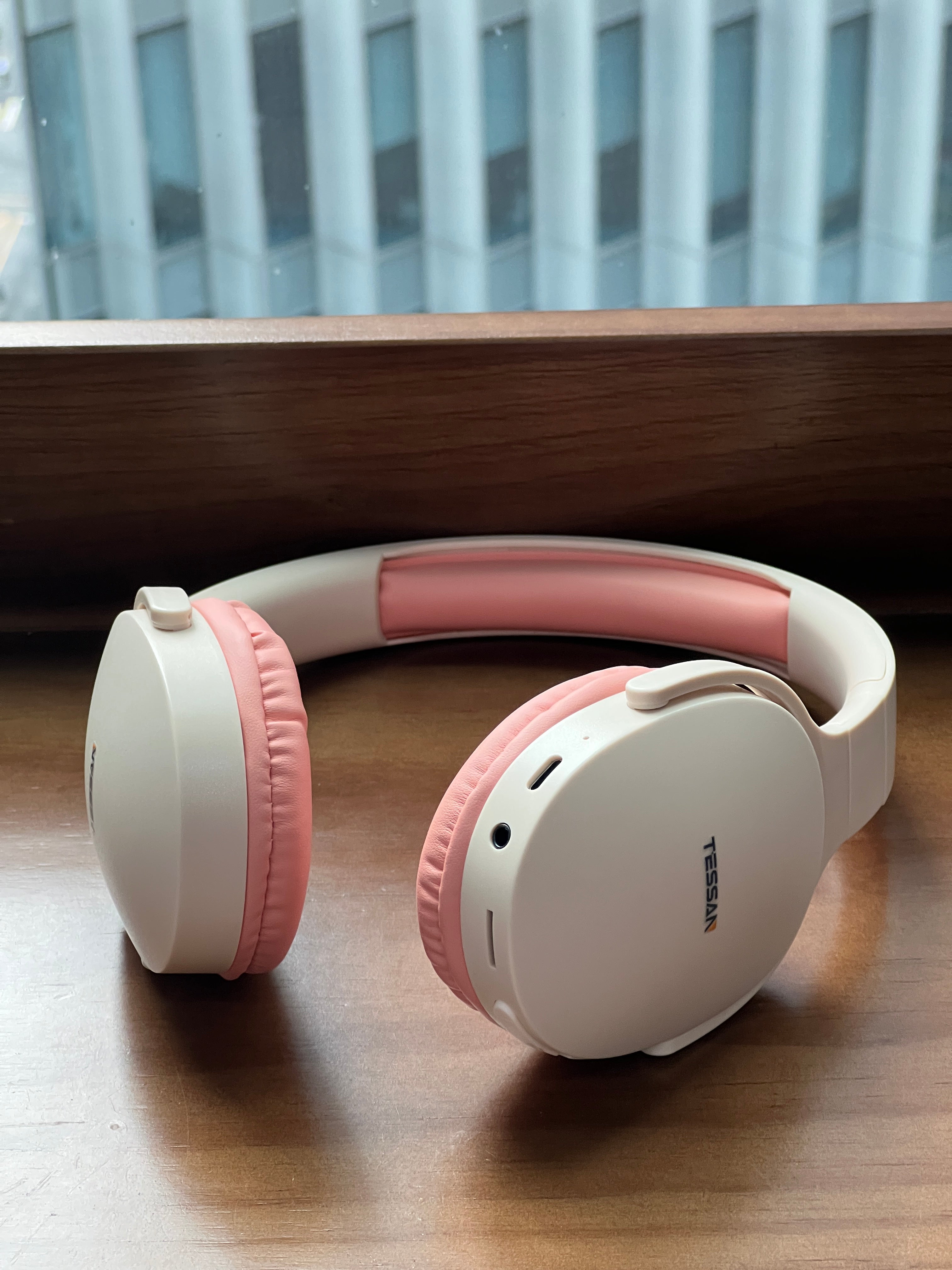 TESSAN Wireless Over-Ear Bluetooth Headphones for Gaming and Everyday Entertainment
