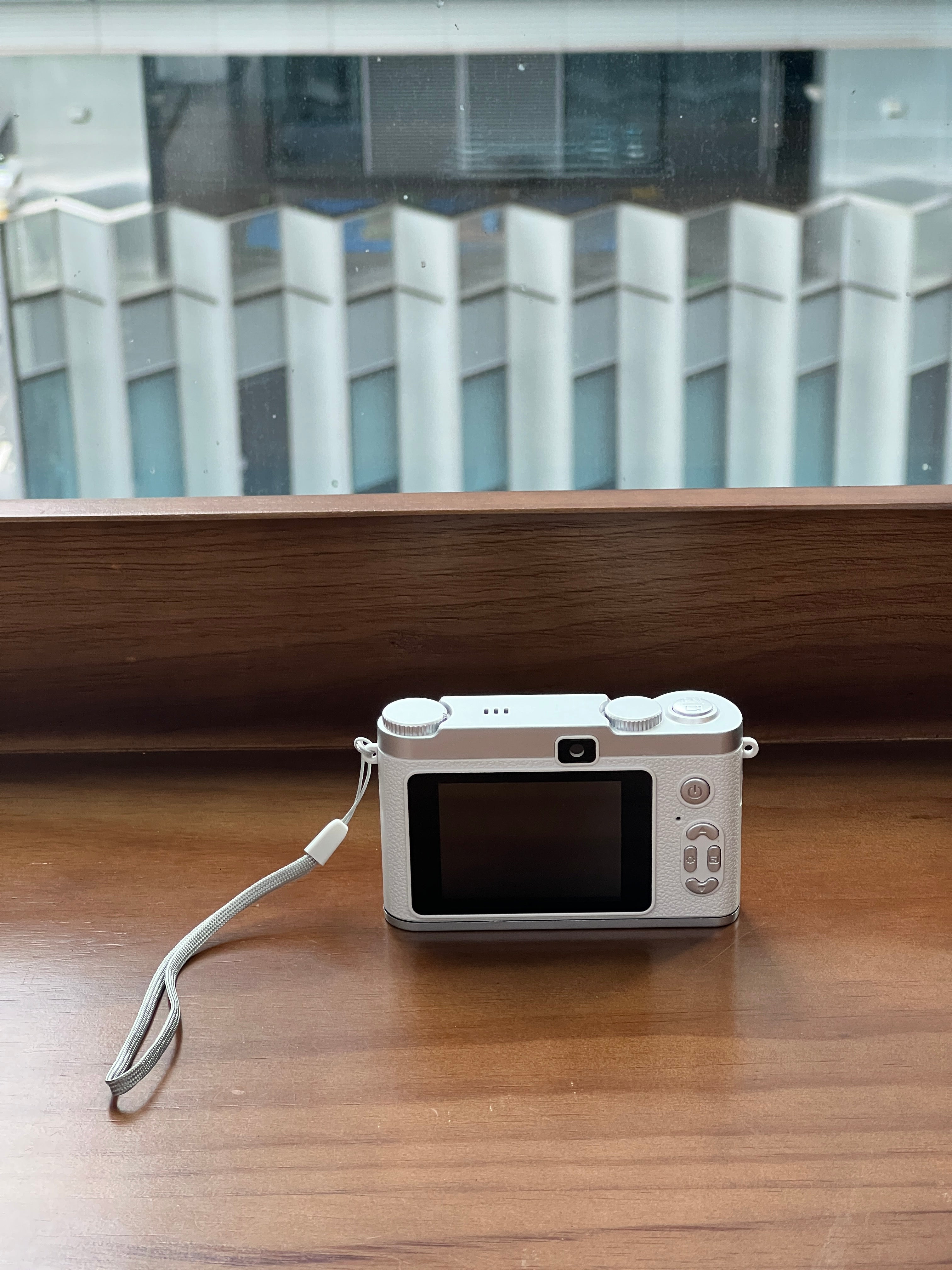 TESSAN Retro Dual-Camera Digital Camera with Photo Transfer for Everyday Photography