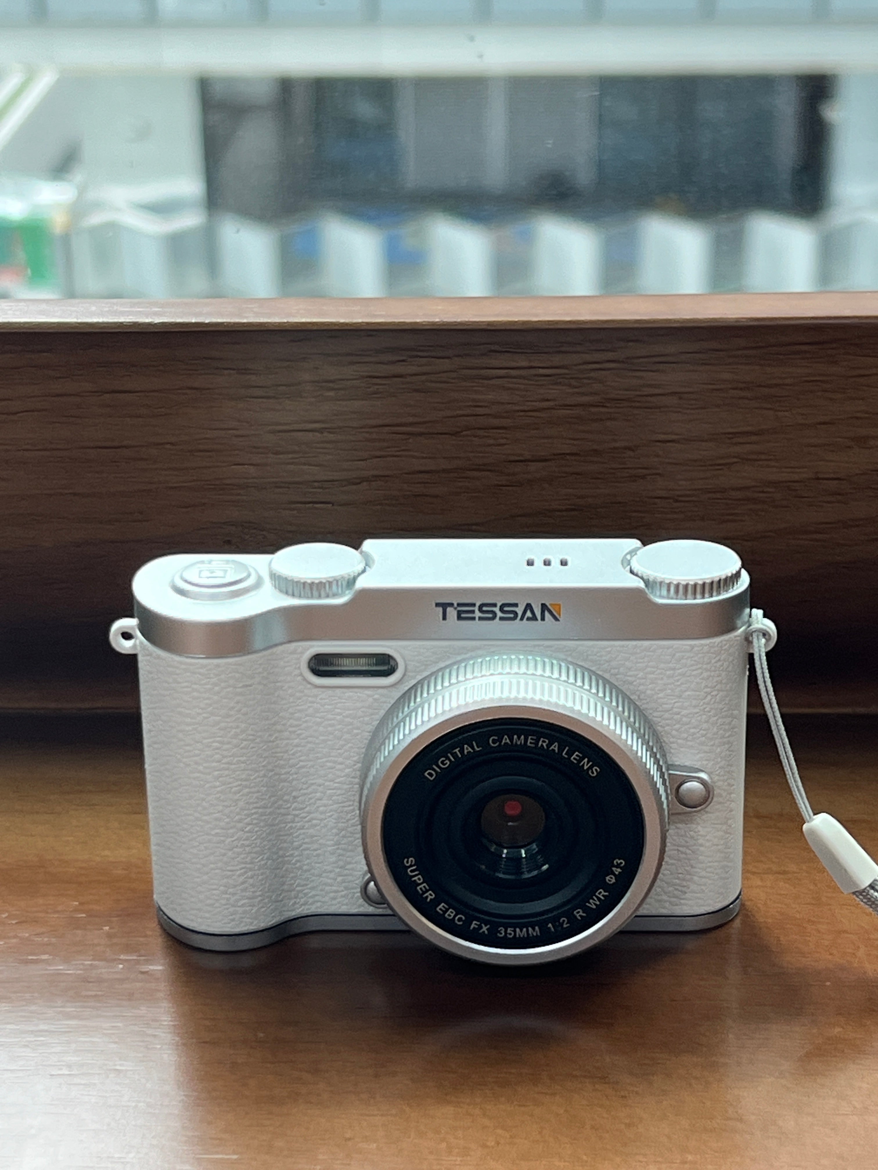TESSAN Retro Dual-Camera Digital Camera with Photo Transfer for Everyday Photography