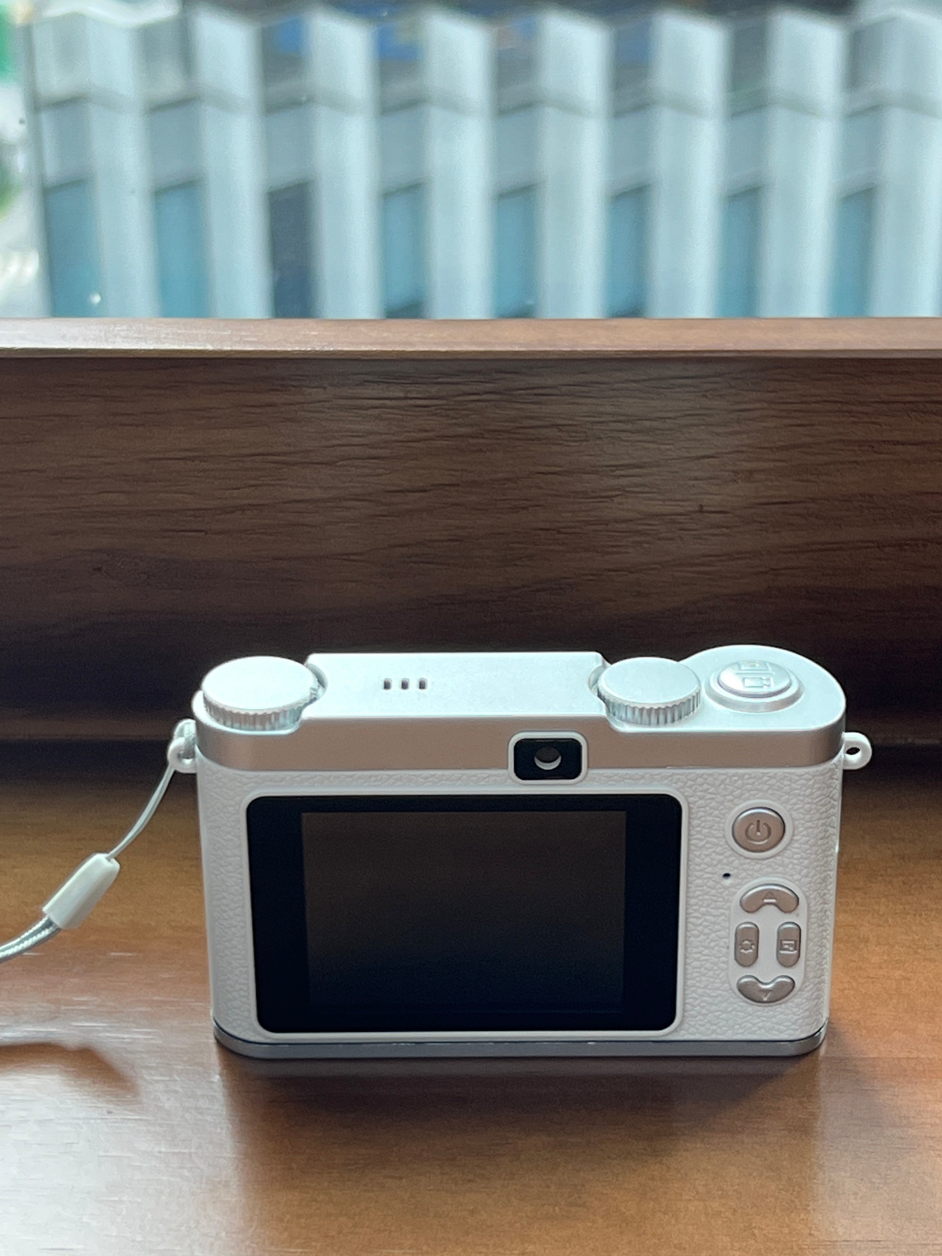 TESSAN Retro Dual-Camera Digital Camera with Photo Transfer for Everyday Photography