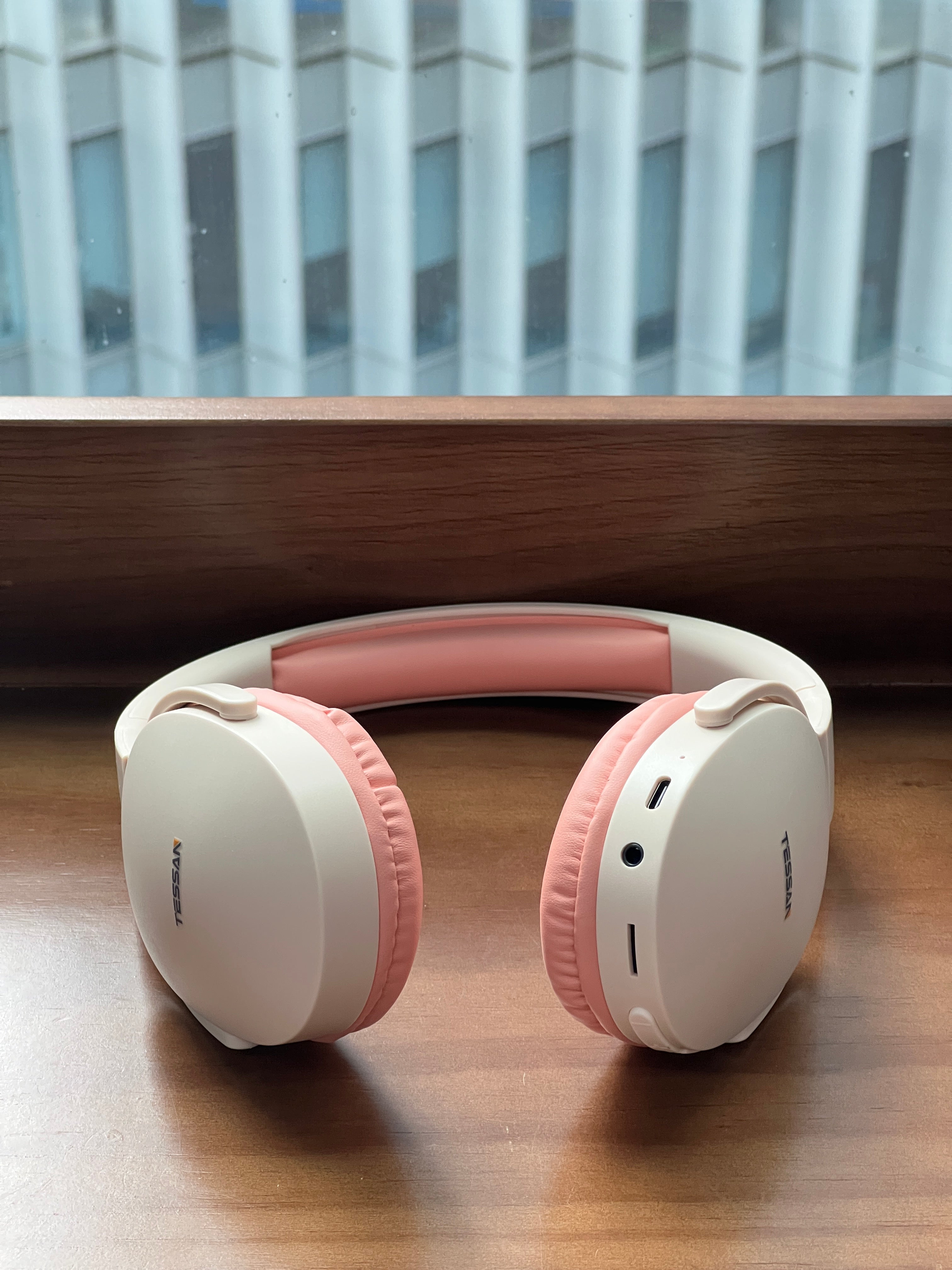 TESSAN Wireless Over-Ear Bluetooth Headphones for Gaming and Everyday Entertainment